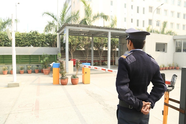 security-guard-residential-building-782x522